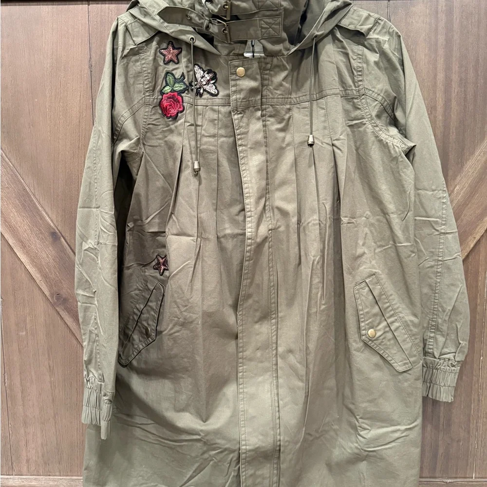 ✨ Dance & Marvel Embroidered Utility Jacket – “La Vie Est Belle” fits to large✨‎
